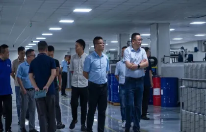 XCMG gravemaskine- og forhandlerdelegation besøger Zhejiang Headman Filtration Technology Co., Ltd. Udforsker nye grænser inden for filterteknologi, innovation og samarbejde